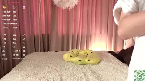 Snapshot of vivi_ennes chatting on 11.05.25 You like my friends can call me LUNA This is my first day here online show from 11.05.25