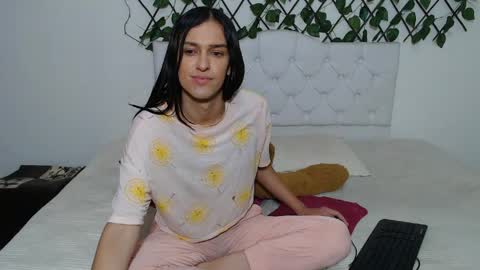 Snapshot of vivianalatin chatting on 04.29.26 instagram Viviana73215 online show from 04.29.26