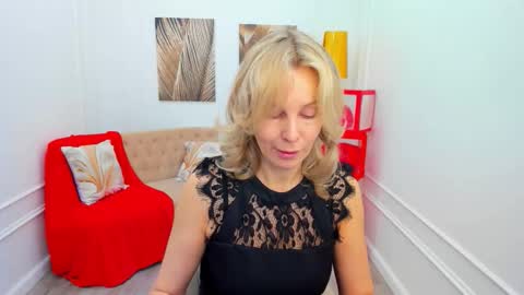 Snapshot of vivianlirei chatting on 02.17.26 Sinti online show from 02.17.26