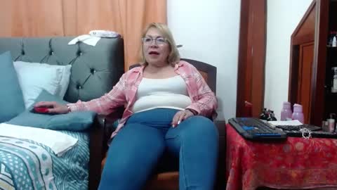 Snapshot of viviannajhonson chatting on 12.18.24 ViviannaJhonson online show from 12.18.24