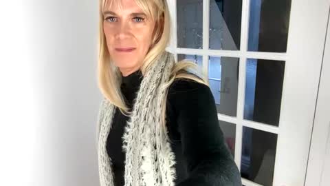 Snapshot of viviannexxx2022 chatting on 12.28.24 Vivlove online show from 12.28.24