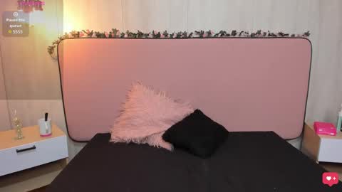 Snapshot of viviansantana chatting on 09.22.25 Vivian online show from 09.22.25