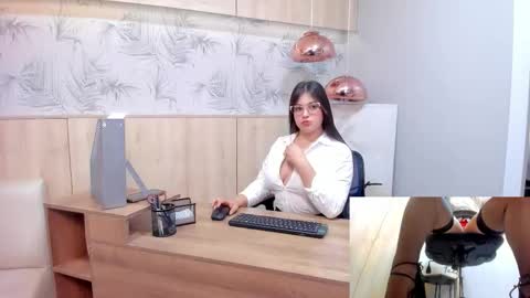 Snapshot of viviansantana chatting on 11.11.25 Vivian online show from 11.11.25