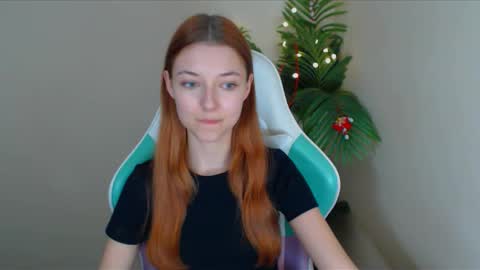 Snapshot of vivien_leight chatting on 12.25.24 Vivien online show from 12.25.24