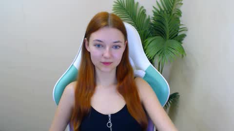 Snapshot of vivien_leight chatting on 01.11.25 Vivien online show from 01.11.25