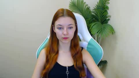 Snapshot of vivien_leight chatting on 01.14.25 Vivien online show from 01.14.25