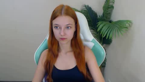 Snapshot of vivien_leight chatting on 09.30.25 Vivien online show from 09.30.25