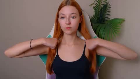 Snapshot of vivien_leight chatting on 10.22.25 Vivien online show from 10.22.25