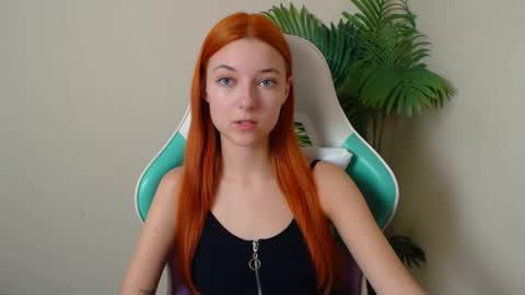 Snapshot of vivien_leight chatting on 11.05.25 Vivien online show from 11.05.25