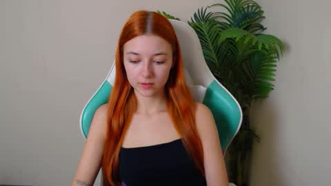 Snapshot of vivien_leight chatting on 11.26.25 Vivien online show from 11.26.25