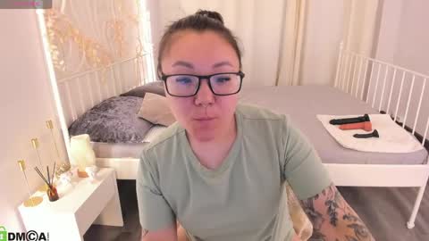 Snapshot of vivien_montclair chatting on 05.01.26 Vivien online show from 05.01.26