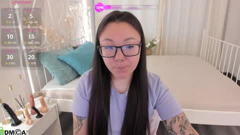 Snapshot of vivien_montclair chatting on 06.04.26 Vivien online show from 06.04.26
