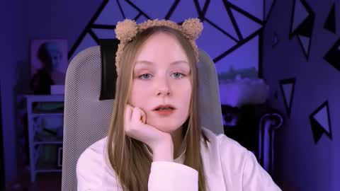 Vivien online show from 02.13.25