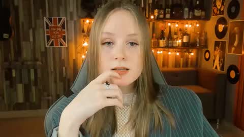 Vivien online show from 02.20.25