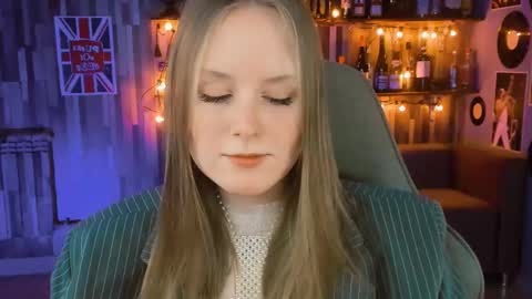 Vivien online show from 02.20.25