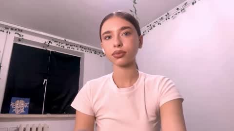 Snapshot of viviennebreihan chatting on 10.24.25 Vivi online show from 10.24.25