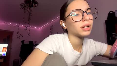 Vivi online show from 12.18.25