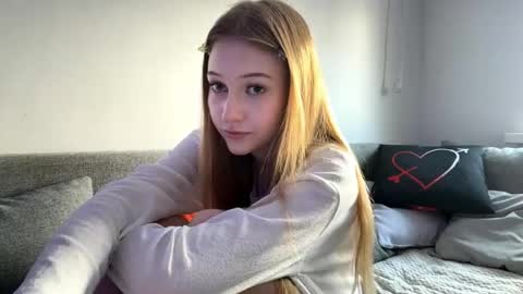 Snapshot of viviennewanko chatting on 04.11.26 Kristy online show from 04.11.26