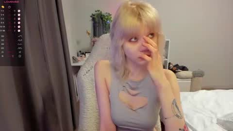 Snapshot of vivy_ chatting on 06.18.26 chatur babes online show from 06.18.26
