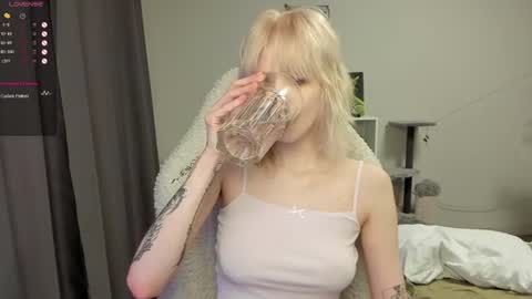 Snapshot of vivy_ chatting on 07.16.26 chatur babes online show from 07.16.26