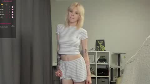 Snapshot of vivy_ chatting on 07.19.26 chatur babes online show from 07.19.26