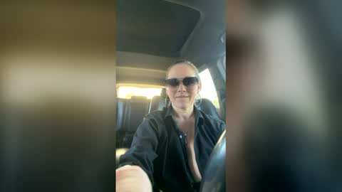 Snapshot of vixen1222 chatting on 05.31.26 vixen1222 online show from 05.31.26