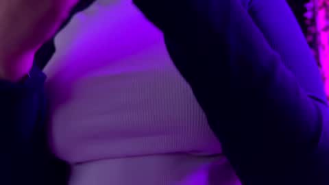 Polly  Online mostly at 9pm-2am UK Time online show from 09.14.25