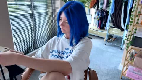 Polly  Online mostly at 9pm-2am UK Time online show from 09.18.25