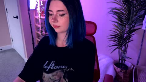 Polly  Online mostly at 9pm-2am UK Time online show from 03.27.26