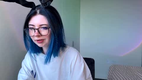 Polly  Online mostly at 9pm-2am UK Time online show from 04.02.26