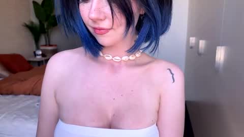 Polly  Online mostly at 9pm-2am UK Time online show from 05.24.26