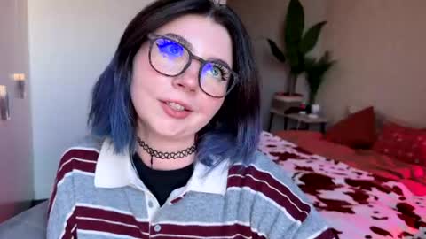Polly  Online mostly at 9pm-2am UK Time online show from 08.07.26