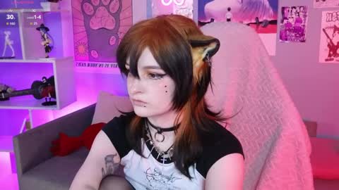 Snapshot of vronnier chatting on 04.16.26 vronnier online show from 04.16.26