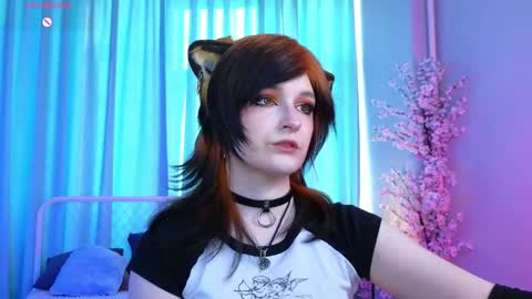 Snapshot of vronnier chatting on 05.23.26 vronnier online show from 05.23.26