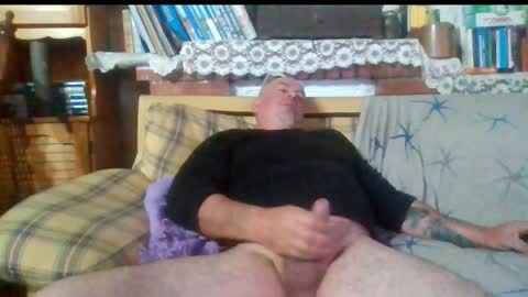 Snapshot of vuda77 chatting on 01.20.25 oscar online show from 01.20.25