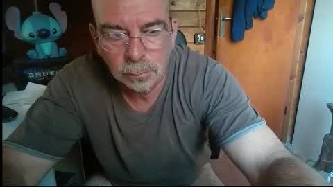 Snapshot of vuda77 chatting on 09.11.25 oscar online show from 09.11.25