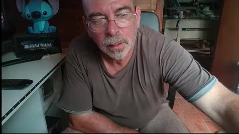 Snapshot of vuda77 chatting on 09.13.25 oscar online show from 09.13.25