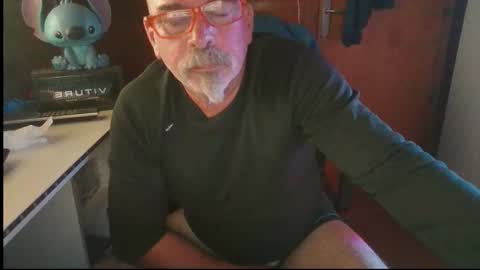 Snapshot of vuda77 chatting on 11.03.25 oscar online show from 11.03.25