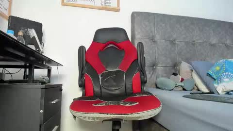 vyxen_ online show from 03.16.26