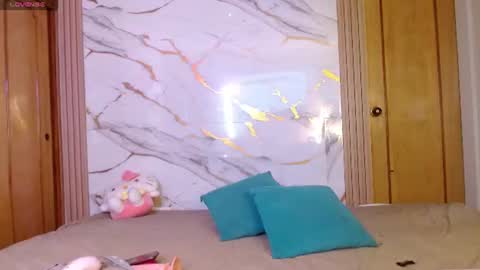 kitty SUPORT ME AND MY BABY SINGLE MOMY online show from 07.12.26