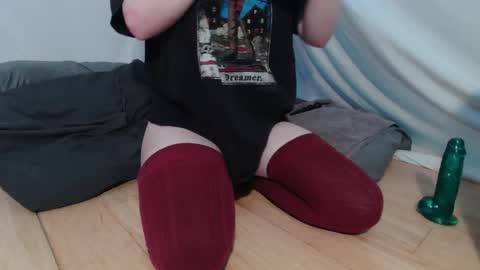 Snapshot of wacky_weirdo chatting on 10.14.25 Rose online show from 10.14.25