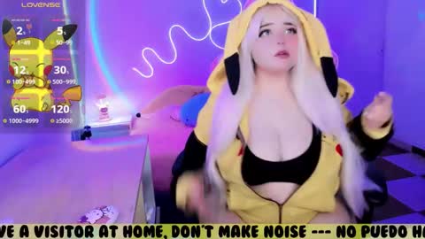 Snapshot of waifumochi_chan chatting on 11.20.25 online show from 11.20.25