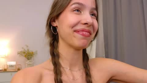 Wendy. Hello Honeys Ill see you 2nd 5th 7th this week love you3 online show from 01.11.25