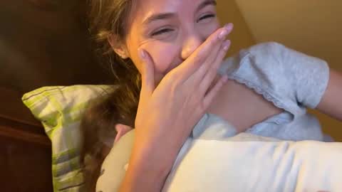 Wendy. Hello Honeys Ill see you 2nd 5th 7th this week love you3 online show from 09.12.25