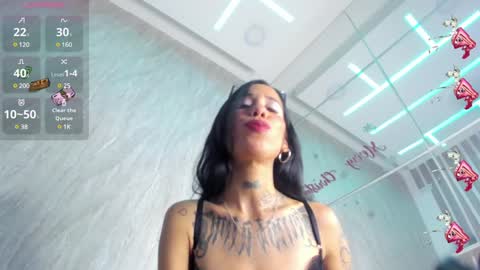 Snapshot of wandaloov chatting on 01.14.25 wanda online show from 01.14.25