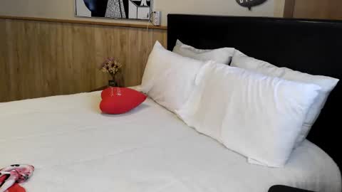 wanderlustgaal online show from 09.10.25