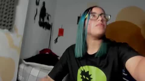 Snapshot of waningrosee chatting on 12.20.24 Waningrose Lu online show from 12.20.24