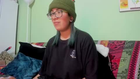 Snapshot of waningrosee chatting on 02.11.25 Waningrose Lu online show from 02.11.25