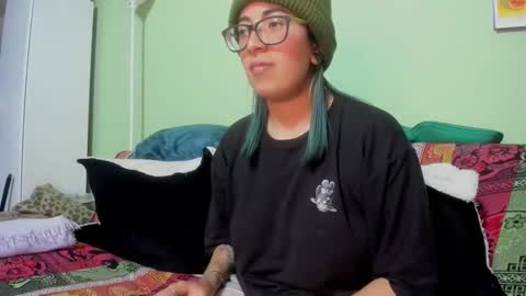 Snapshot of waningrosee chatting on 02.11.25 Waningrose Lu online show from 02.11.25