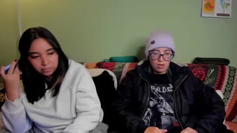 Snapshot of waningrosee chatting on 02.16.25 Waningrose Lu online show from 02.16.25